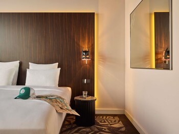 Room, 1 King Bed (Large Mama)