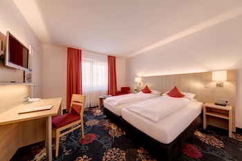 Family Room, 3 Twin Beds