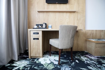 Comfort Room, 1 Double Bed, Balcony (Shower Only)