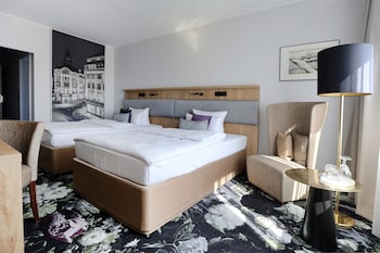 Comfort Room, 2 Twin Beds, Balcony (Shower Only)
