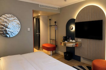 Room, 1 King Bed, Courtyard View