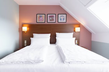 Standard Room, 1 Queen Bed