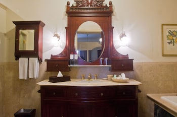 Classic Room, 1 King Bed
