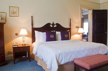 Majapahit Legendary Suite King Bed