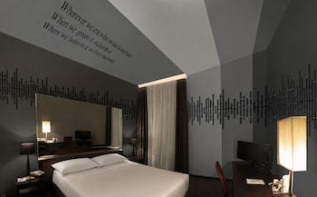 ARTSY room