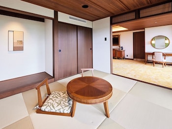 Premium Japanese-Western Style Room 63.9 sqm, Non Smoking (West Wing)