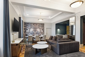Presidential Suite (Old Town View)