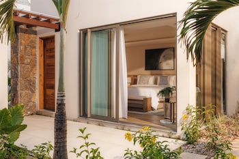 Six-Bedroom Private Homes With Pool