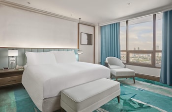 Premium Room, 1 King Bed, Club Lounge Access