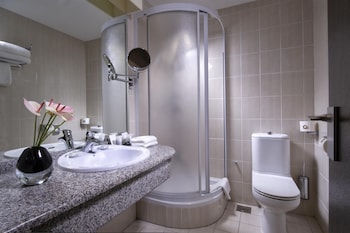 Economy Room, 1 Queen Bed