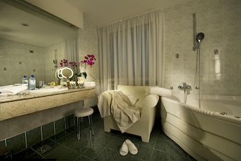 Deluxe Room, 1 King Bed