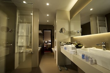 Suite, Multiple Beds