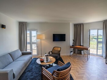 Suite, 1 King Bed with Sofa bed