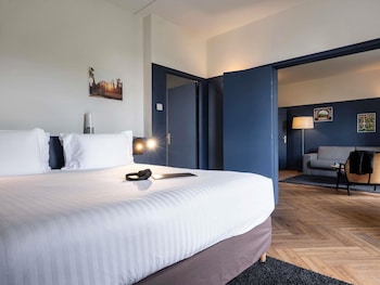 Junior Suite, 1 King Bed with Sofa bed