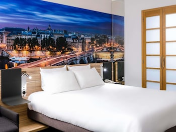 Superior Room, 1 Queen Bed with Sofa bed