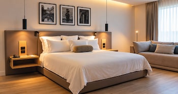 Business One King Bed Adult Only Business Lounge Access