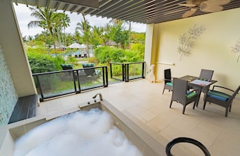 Ocean Wing Junior Suite Garden View (King)
