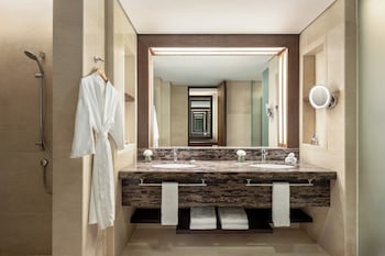 Ocean Wing Junior Suite Seaview (King)