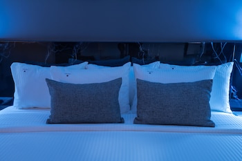 Superior Room, 1 King Bed