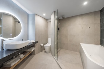 Luxury Loaded King Suite