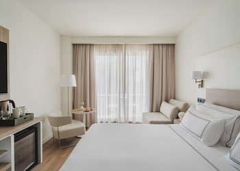 Melia Room (2 Adults + 1 Child)