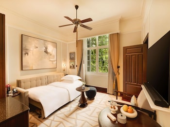 Heritage Wing, Metropole Suite with Metropole Privileges and Benefits, King Bed