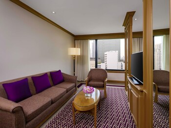 Corner Suite, 1 King Bed (Executive Lounge Access)