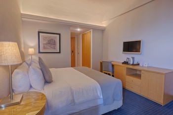 Single Deluxe Room Partial Sea View