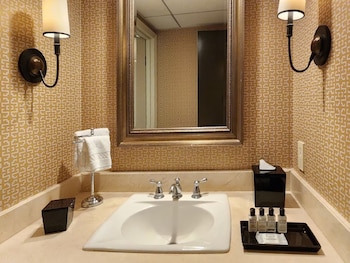 Deluxe Room, 1 King Bed, City View (Fitness King)
