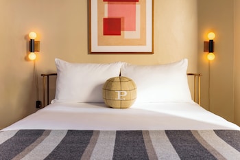 Standard Room, 1 Queen Bed, City View (The City Queen)