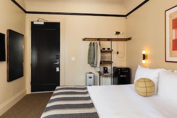 Standard Room, 1 Queen Bed, City View (The City Queen)