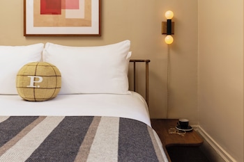 Deluxe Room, 1 Queen Bed (The Deluxe Queen)