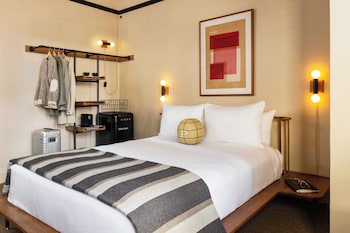 Deluxe Room, 1 Queen Bed (The Deluxe Queen)