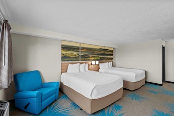 Deluxe Room, 2 Queen Beds, Non Smoking