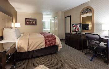 Deluxe Room, 1 King Bed, Roll-in Shower, Non Smoking (Accessible)