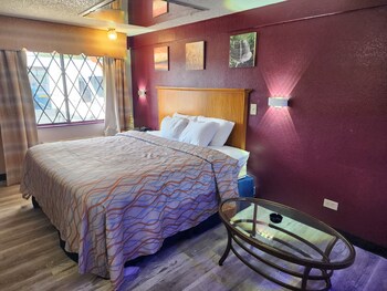 Deluxe Room, Smoking (Jacuzzi)