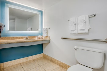 Queen Room with Roll-In-Shower- Disability Access- Non-Smoking