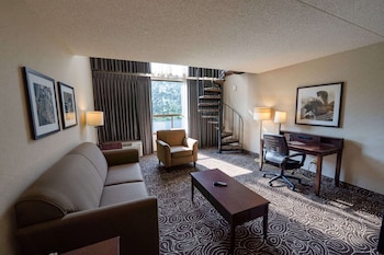 Suite, 1 King Bed with Sofa bed (Coast Townhouse Loft Suite)