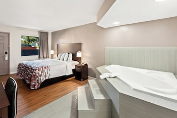 Superior Room, 1 King Bed, Smoking, Jetted Tub