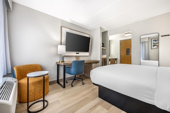 Standard Room, 1 Queen Bed, Non Smoking (Small Room)