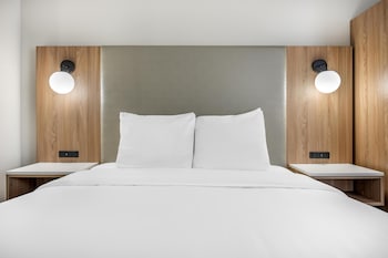 Standard Room, 1 Queen Bed, Non Smoking (Small Room)
