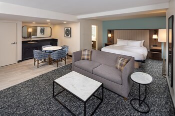 Junior Suite, 1 King Bed with Sofa bed
