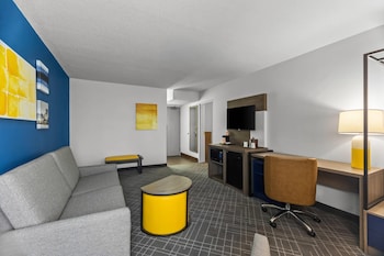 Standard Studio Suite, 1 Queen Bed with Sofa bed, Non Smoking