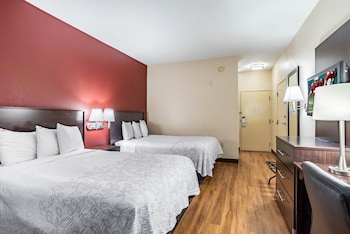 Standard Room, 2 Queen Beds (Smoke Free)