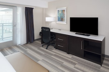 Standard Room, 1 King Bed, Accessible (Comm, Transfer Shower)