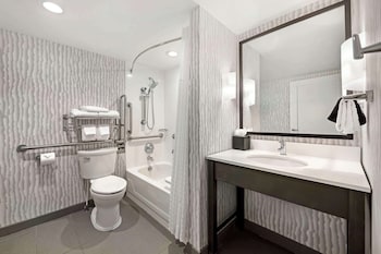 Standard Room, 1 King Bed, Bathtub (Non Pet Friendly)