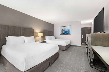Standard Room, 2 Queen Beds, Bathtub (Non Pet Friendly)