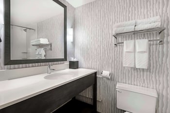 Standard Room, 1 King Bed, Refrigerator & Microwave, Oceanfront (Non Pet Friendly)