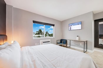 Superior Room, 1 King Bed, Beachfront (Self check-in)