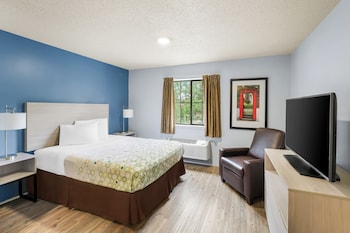 Room, 1 Queen Bed, Non Smoking (Efficiency, Upgrade)